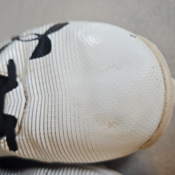 Under Armour Youth Baseball Cleats - Picture 3 of 13